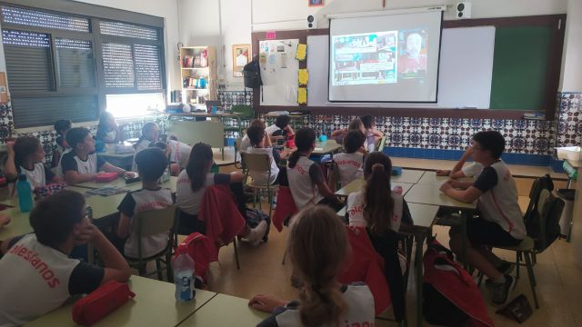 PRIMARIA | Los alumnos de 6º de Educación Primaria han asistido a una charla online en el aula para la prevención de accidentes de tráfico, con el lema "Seguro en tu ciudad". La actividad ha sido impartida por la Asociación Aesleme.

🚘 🛵 Nos ha servido para concienciarnos de nuestra responsabilidad vial. 

#educacionvial #salesianos #unsueñoparati